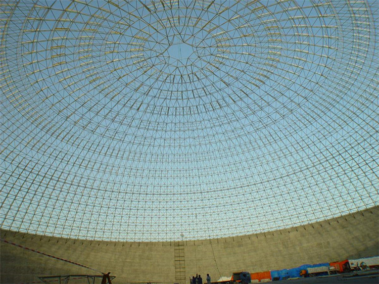 電廠水庫(kù)網(wǎng)架屬于大型網(wǎng)架，對(duì)安全性要求比較高